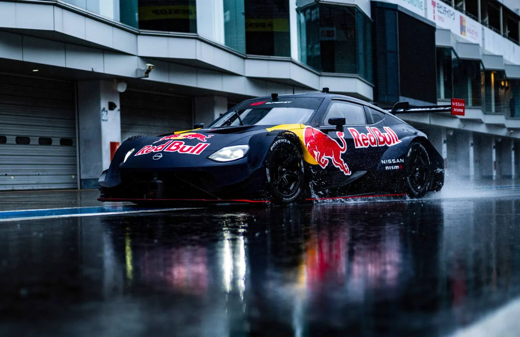 NIssan Nismo Z GT 500 Verstappen red bull